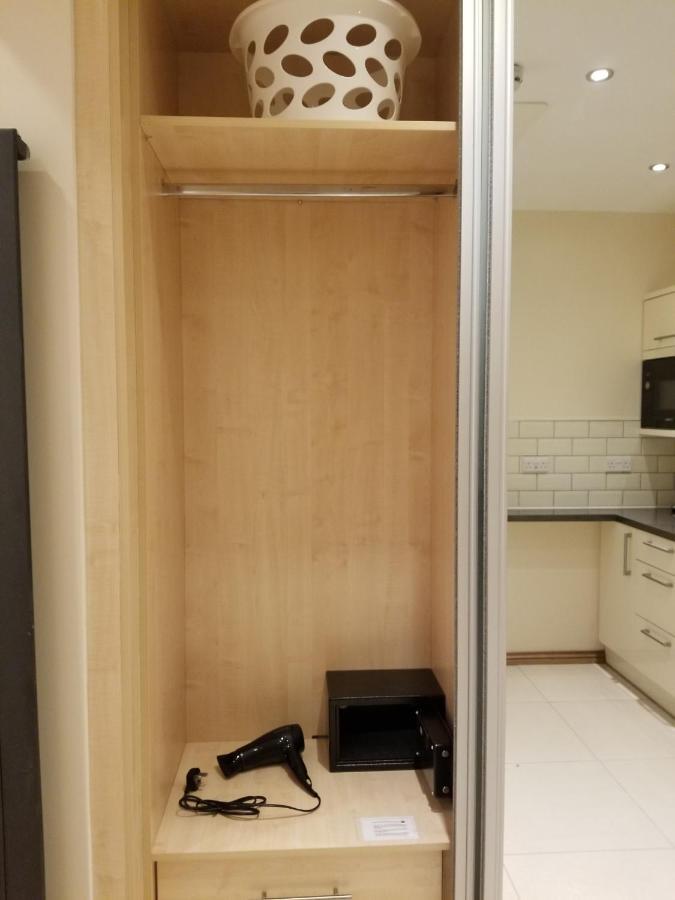 London Luxury Apartment 4 Bedroom Sleeps 12 People With 4 Bathrooms 1 Min Walk From Station Wanstead Екстер'єр фото