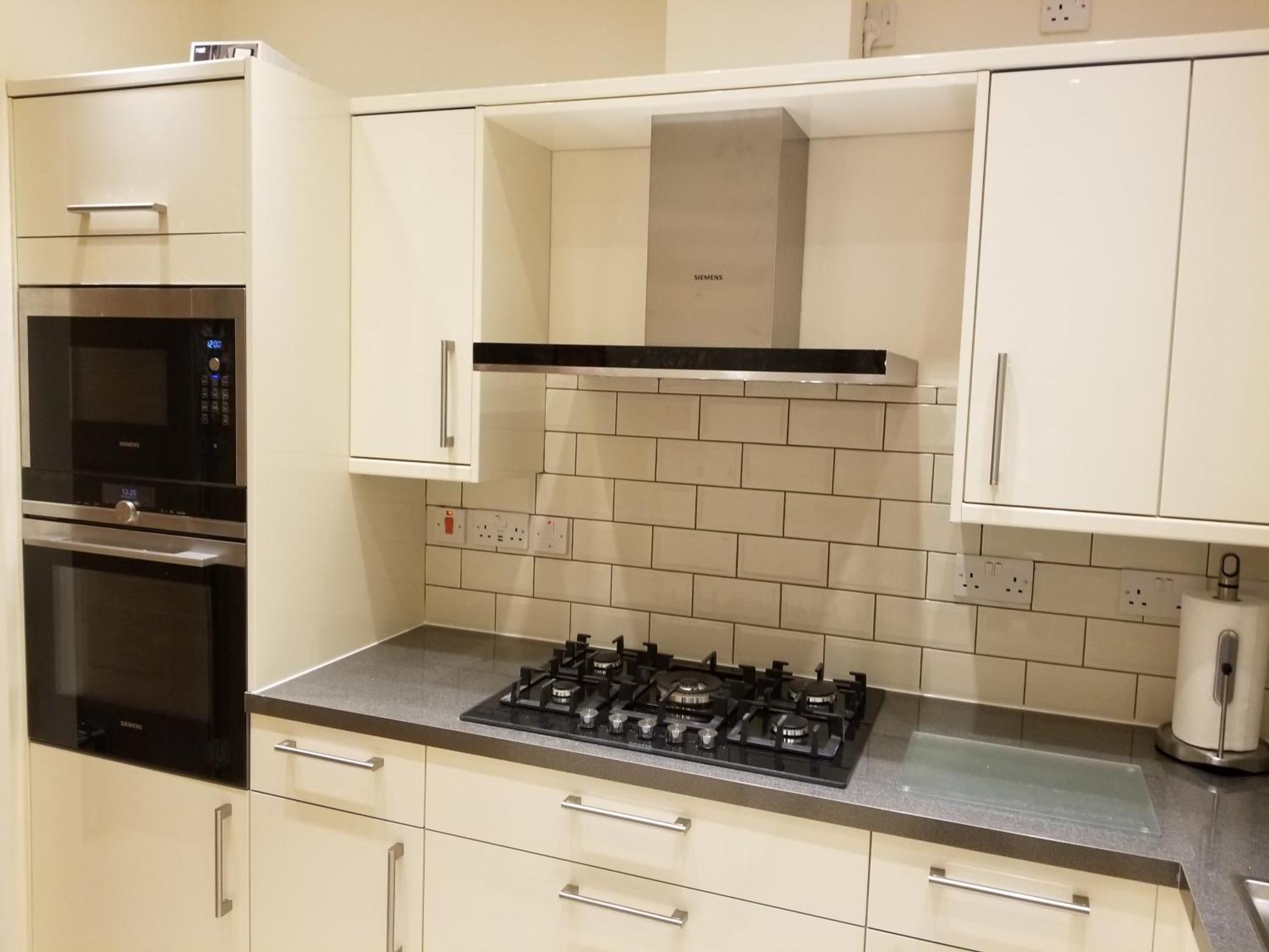 London Luxury Apartment 4 Bedroom Sleeps 12 People With 4 Bathrooms 1 Min Walk From Station Wanstead Екстер'єр фото