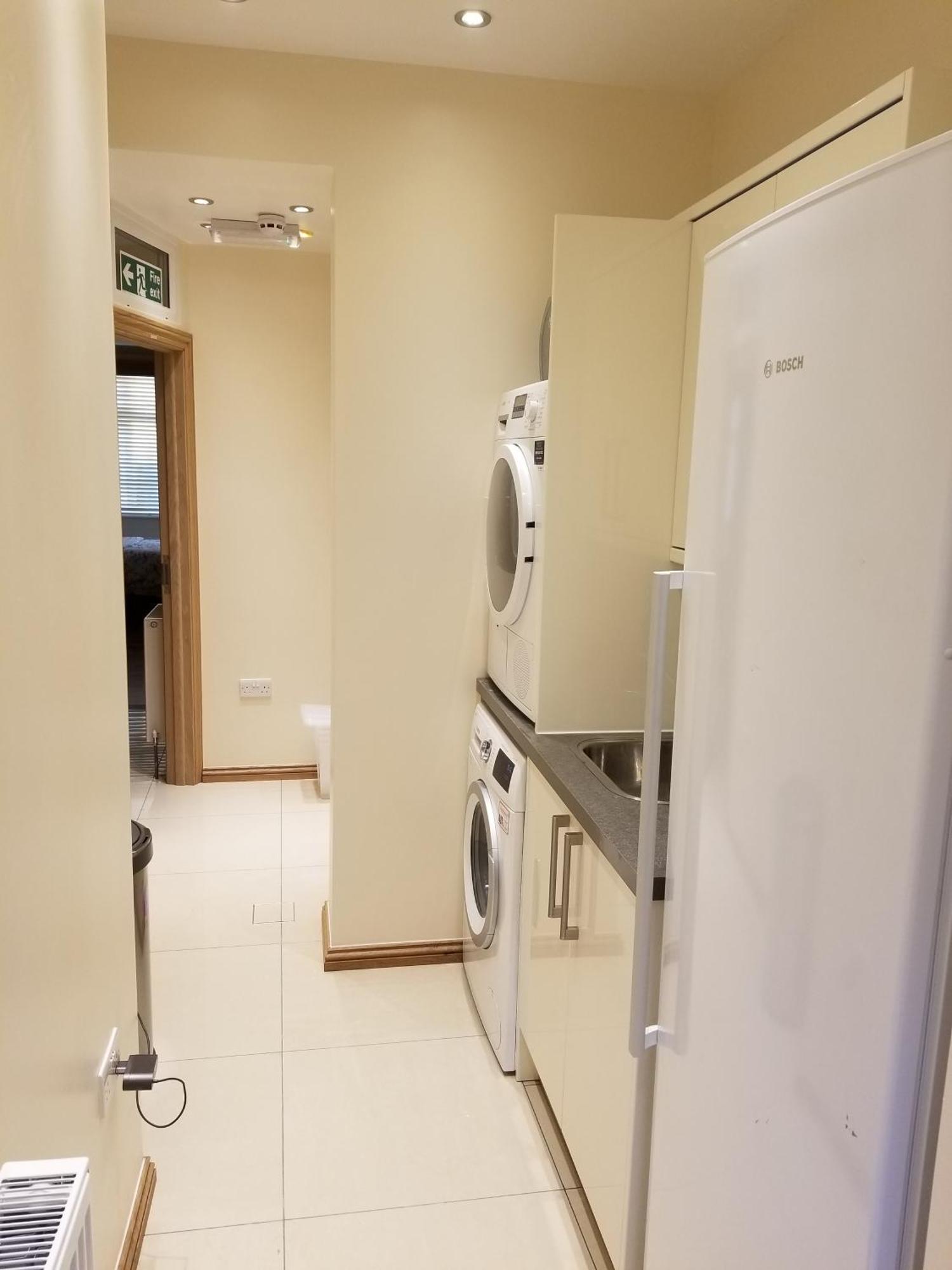 London Luxury Apartment 4 Bedroom Sleeps 12 People With 4 Bathrooms 1 Min Walk From Station Wanstead Екстер'єр фото