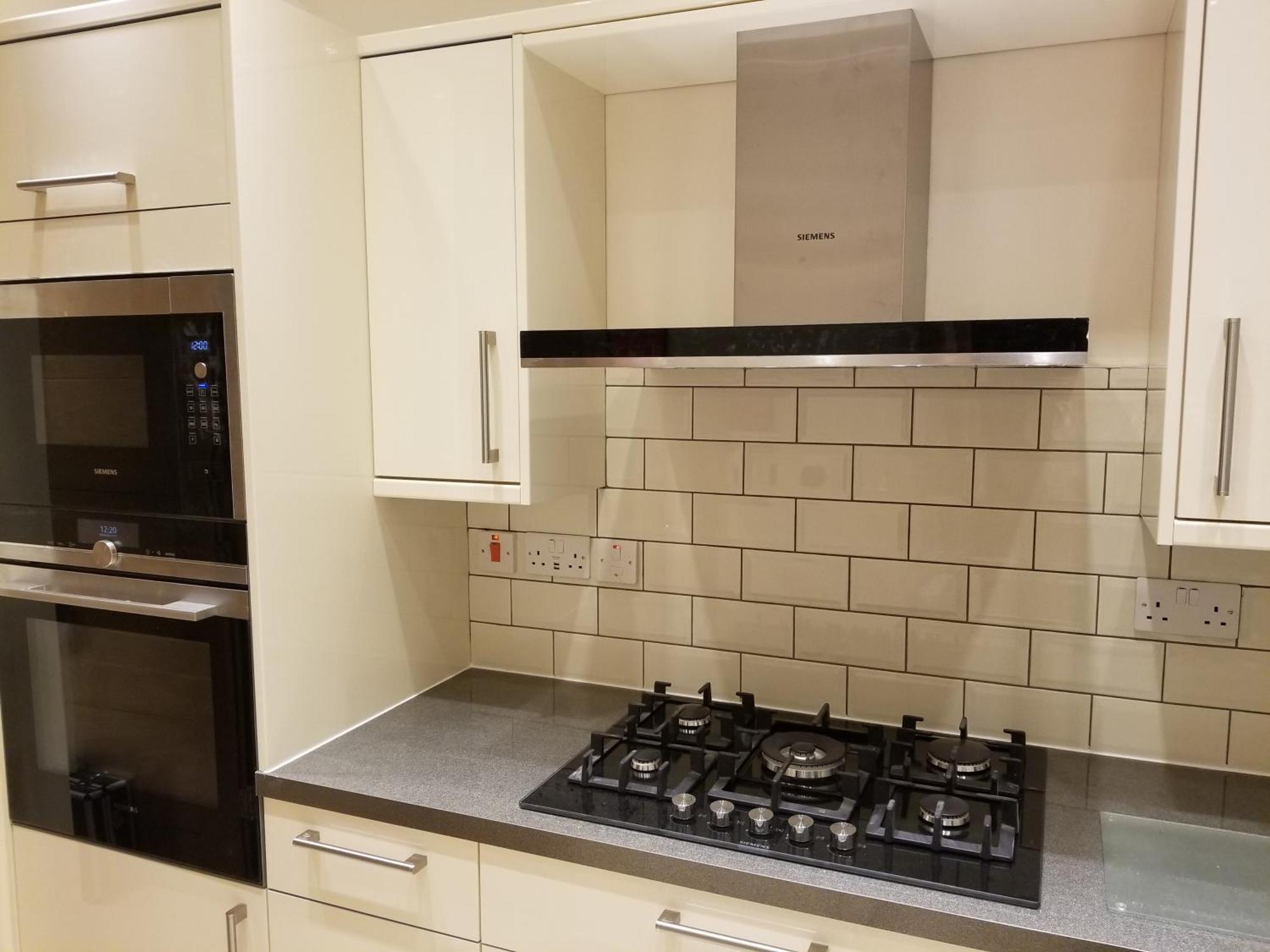 London Luxury Apartment 4 Bedroom Sleeps 12 People With 4 Bathrooms 1 Min Walk From Station Wanstead Екстер'єр фото