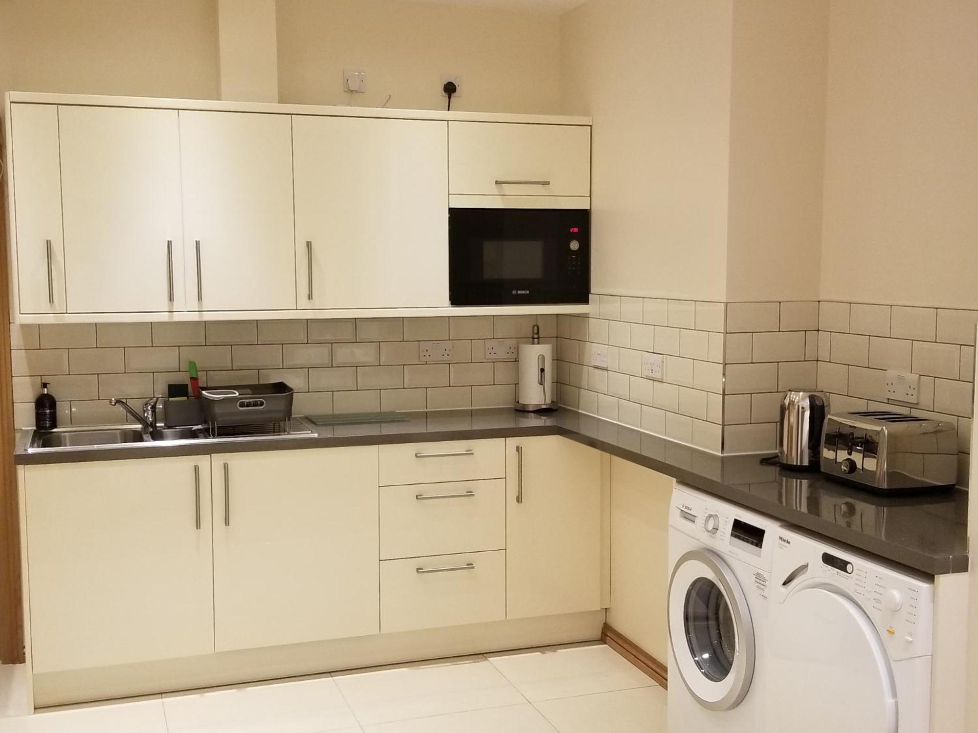 London Luxury Apartment 4 Bedroom Sleeps 12 People With 4 Bathrooms 1 Min Walk From Station Wanstead Екстер'єр фото
