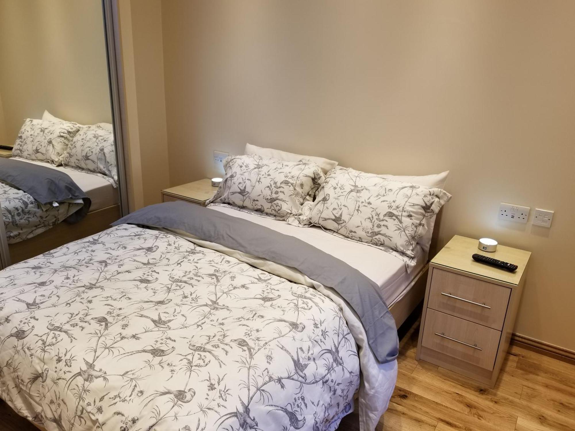 London Luxury Apartment 4 Bedroom Sleeps 12 People With 4 Bathrooms 1 Min Walk From Station Wanstead Екстер'єр фото